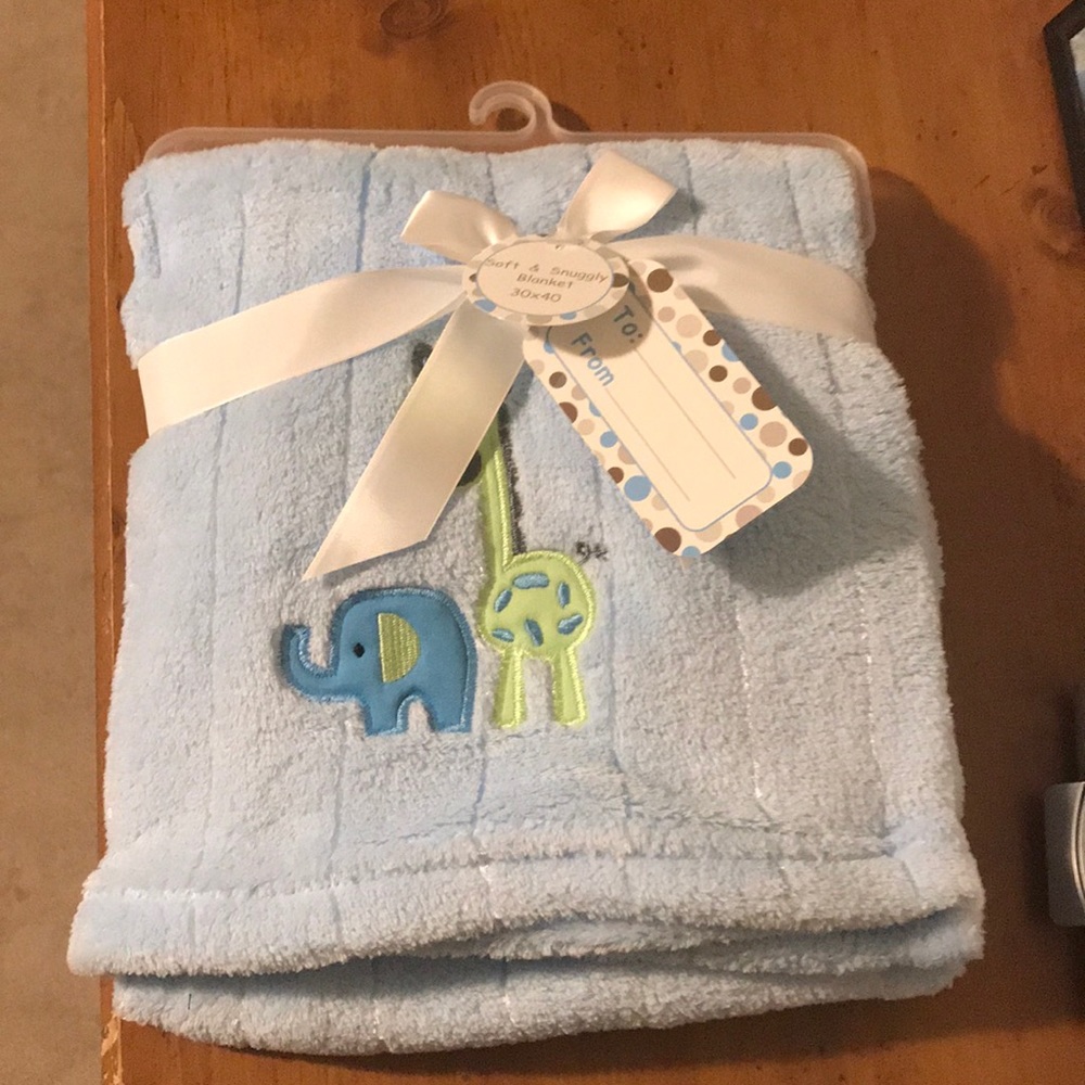 BRAND NEW Soft & Snuggly Blanket!
